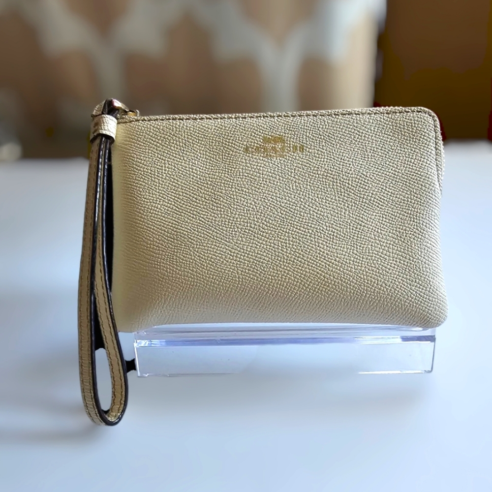 COACH Corner Zip Wristlet Cream